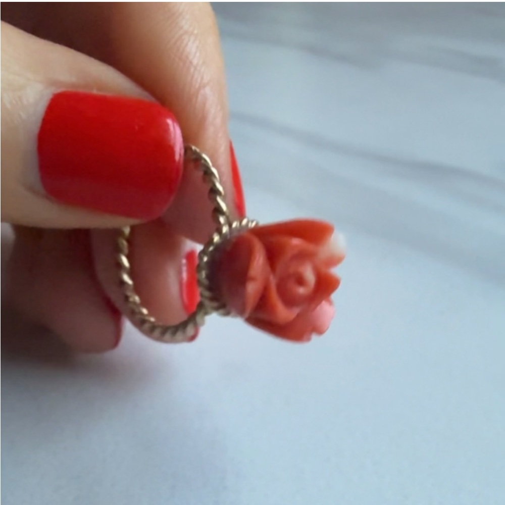 Vintage 14k yellow Gold Coral Rose Ring Size 6 - Picture 3 of 3